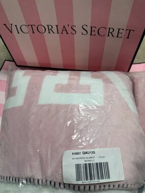 Victoria's Secret Pink and White Geometric Plush Blanket